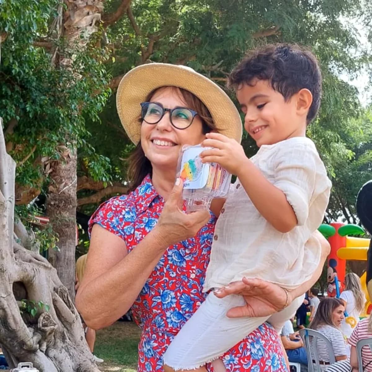 שמחה קטנה בתוך המסיבה