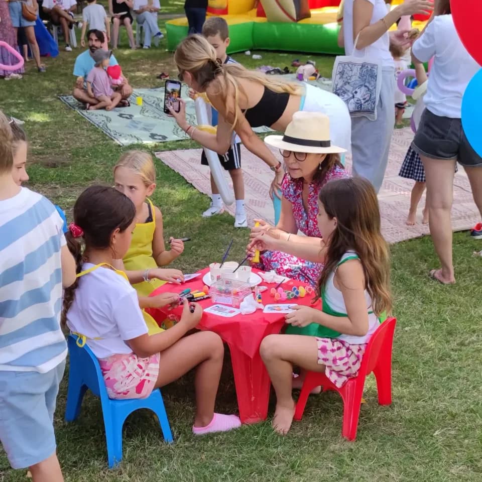 רגע סביב השולחן - מתוך סרטון הפעילות