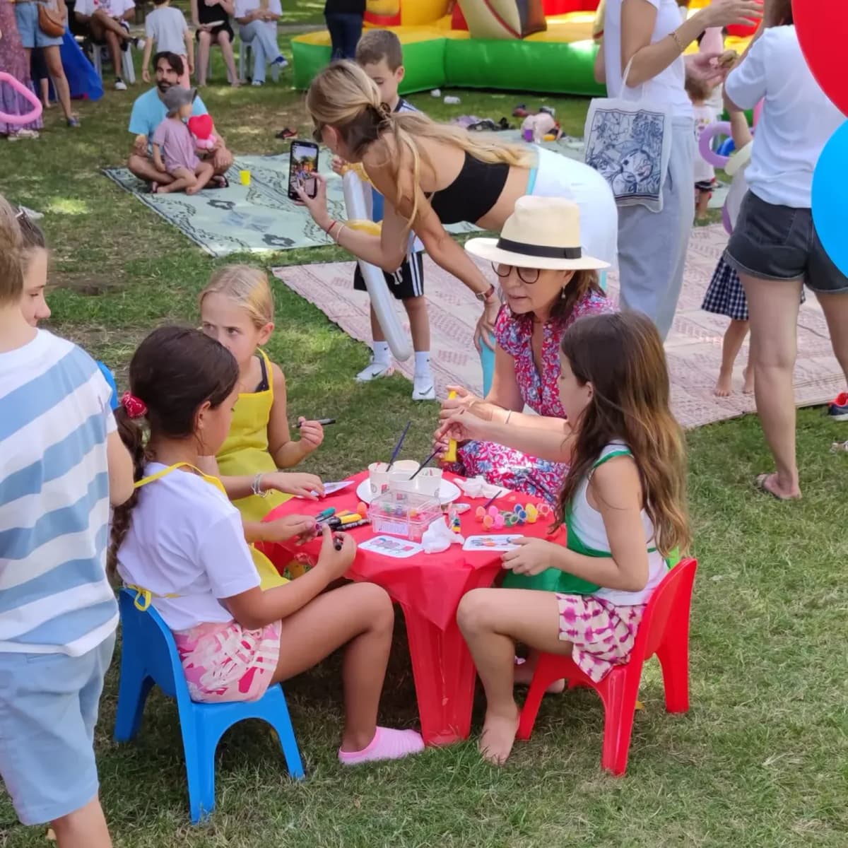 יצירה משותפת בחגיגת ילדים
