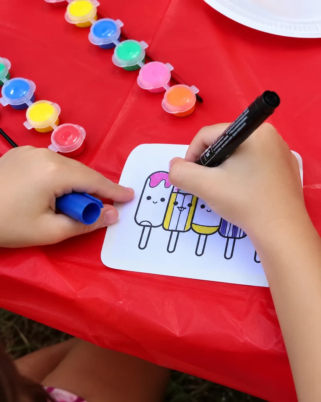 מציירים דמות קיץ