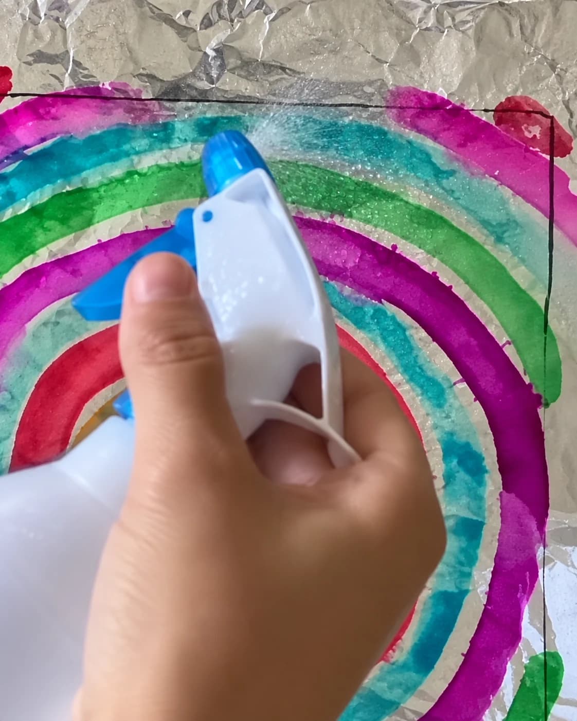 מרססים מעט מים