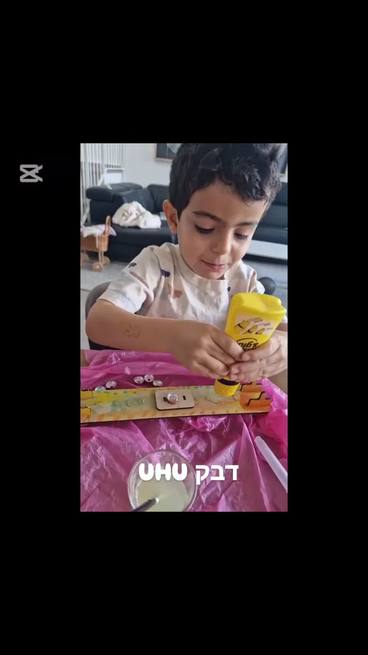 חנוכיית עץ בצבעי מים — תמונה 3