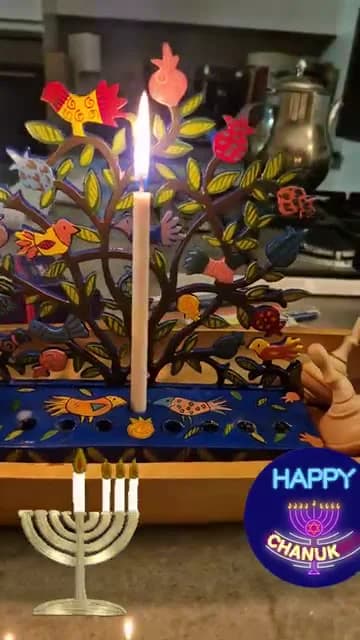 מדליקים חנוכייה שיצרו הילדים — תמונה 6