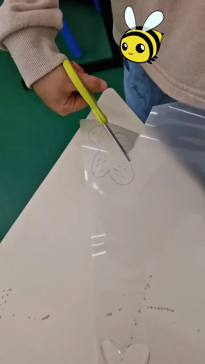 דבורה קטנה מקרטון ביצים — תמונה 4