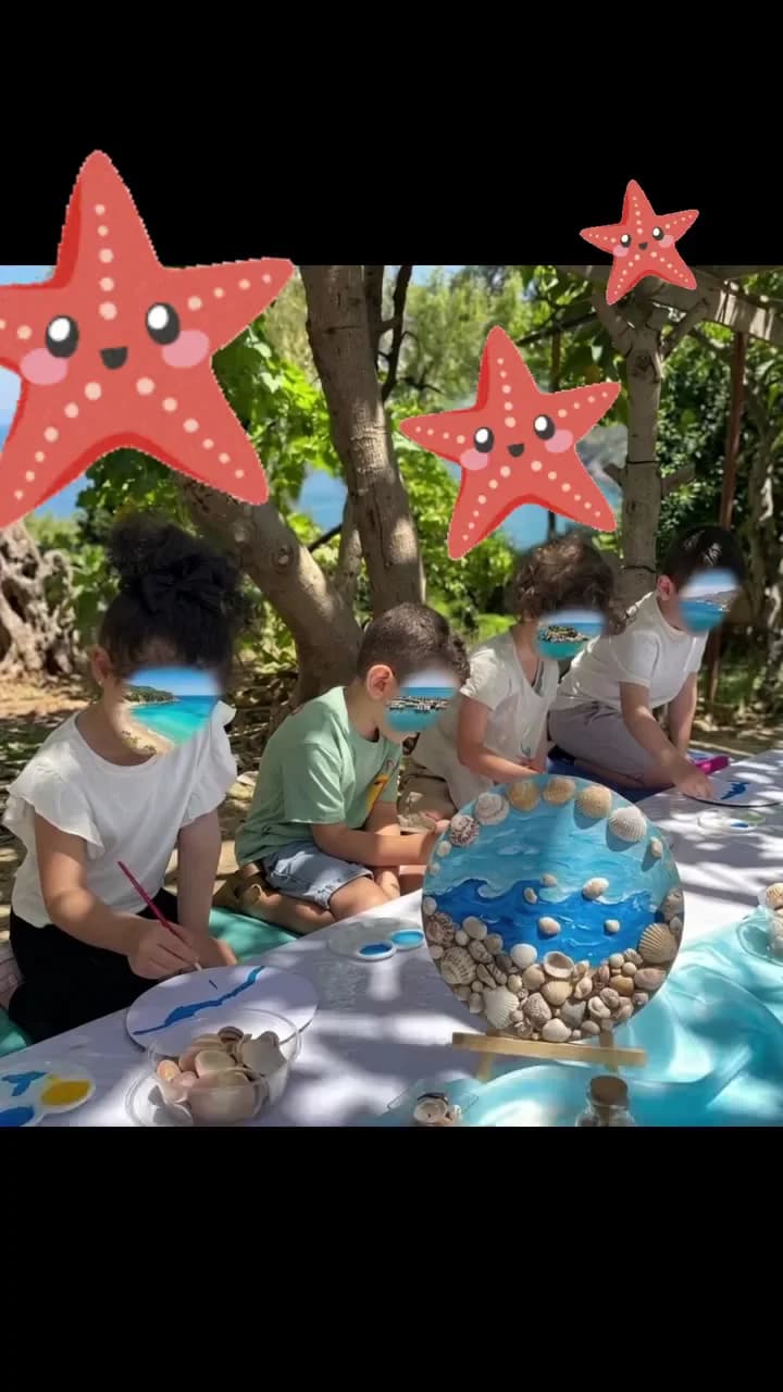 עובדים סביב השולחן - מתוך סרטון הפעילות