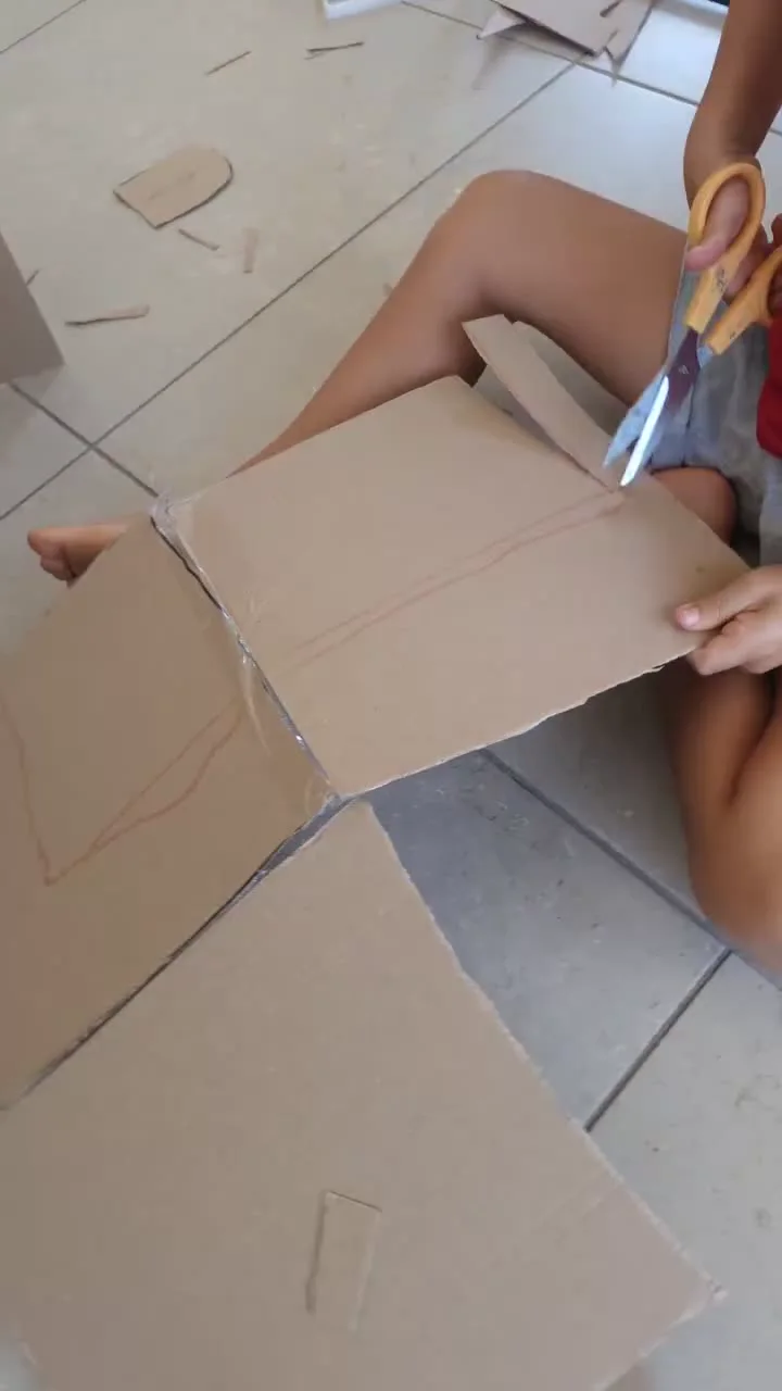 בית מקרטון שנבנה לפי הדמיון — תמונה 3