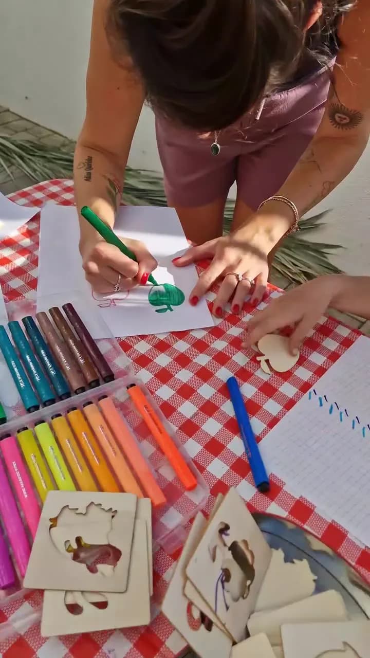 מציירים ויוצרים בזמן החגיגה — יום הולדת לילדים עם יצירה אישית